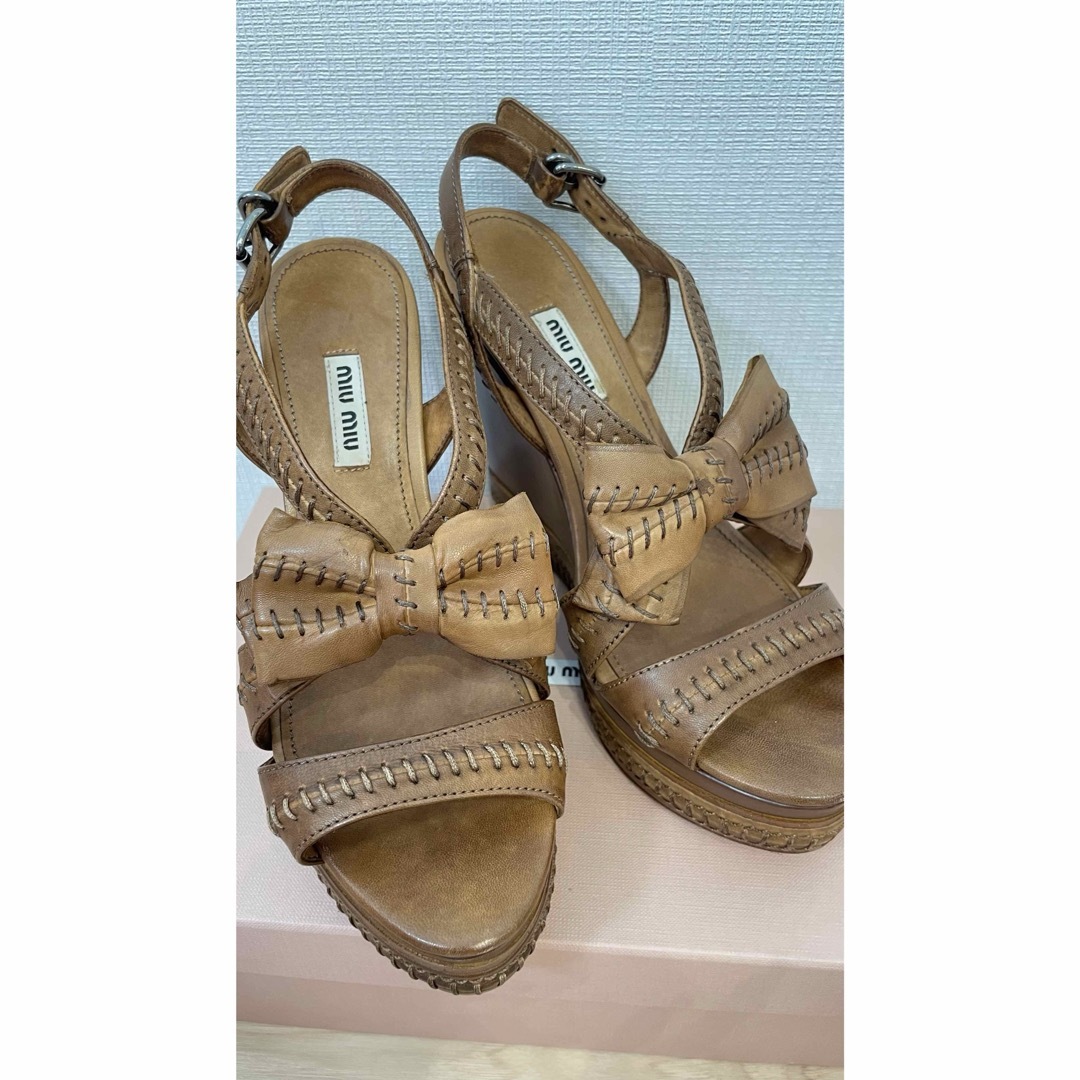 MIU MIU - 破格 miumiu ウェッジサンダル 38 10万の通販 by スズ MIU MIU - 破格 miumiu ウェッジサンダル 38 10万の通販 by スズ
