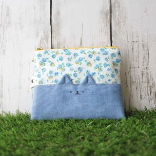 【生え猫ポケットティッシュケース付きミニポーチ】オリジナルハンドメイド　青　花柄(ポーチ)