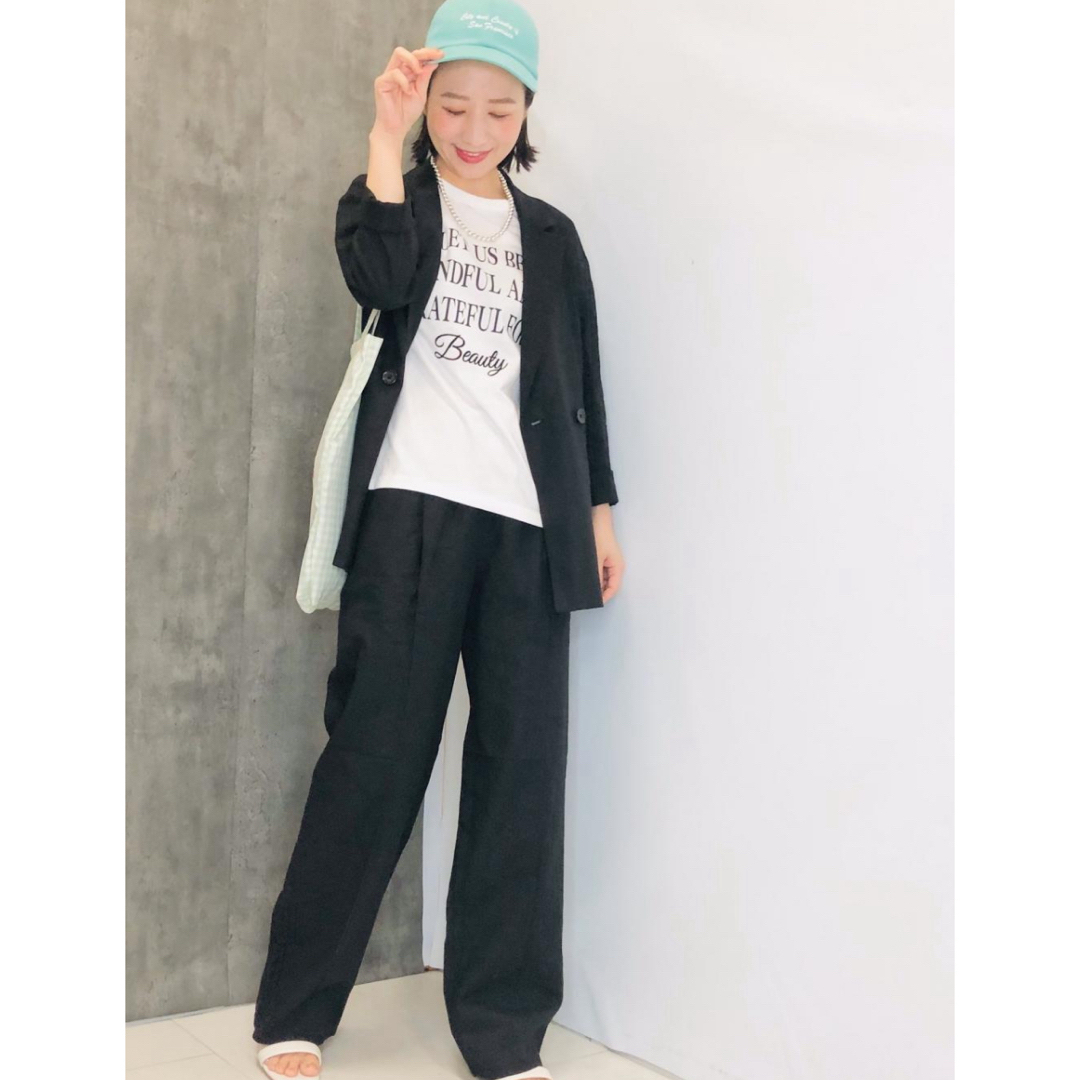 GU(ジーユー)のGU グラフィック　刺繍ロゴTシャツ　MilaOwen PLST UNIQLO レディースのトップス(Tシャツ(半袖/袖なし))の商品写真