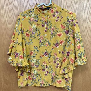 ザラ(ZARA)の花柄　ブラウス(シャツ/ブラウス(半袖/袖なし))