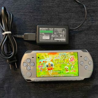 ソニー(SONY)のPSP3000本体動作品充電アダプターバッテリーパック付きシルバー(携帯用ゲーム機本体)