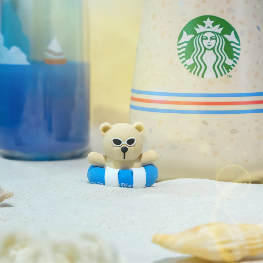 Starbucks(スターバックス)の海外限定　スターバックス　ベアリスタ　キャップ　完売品　サマー　2024 最新 エンタメ/ホビーのおもちゃ/ぬいぐるみ(キャラクターグッズ)の商品写真