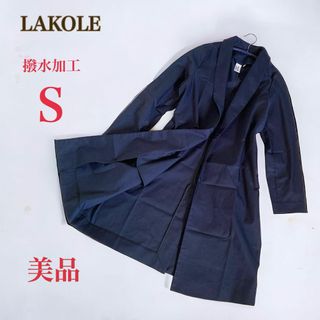 ラコレ(LAKOLE)の【美品】 LAKOLE ラコレ　撥水 コート アウター　羽織り　S　ネイビー(ロングコート)