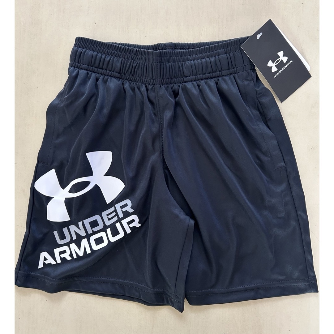 UNDER ARMOUR(アンダーアーマー)の新品タグ付き　150㎝　UNDERARMOURアンダーアーマーセットアップ キッズ/ベビー/マタニティのキッズ服男の子用(90cm~)(Tシャツ/カットソー)の商品写真