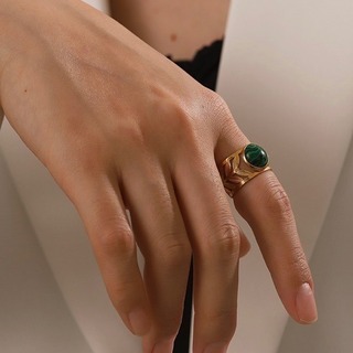 【新商品】　金　緑　黒　指輪　ゴージャス　高級感　フリーサイズ　調整可能　OL(リング(指輪))