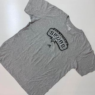 アディダス(adidas)のadidas NBA サンアントニオ・スパーズ Tシャツ spurs グレー　L(Tシャツ/カットソー(半袖/袖なし))