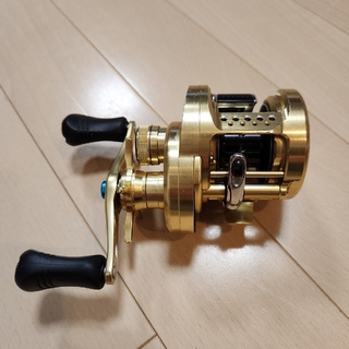 シマノ(SHIMANO)のシマノ SHIMANO カルカッタコンクエスト 200HG 右巻き 04…(リール)