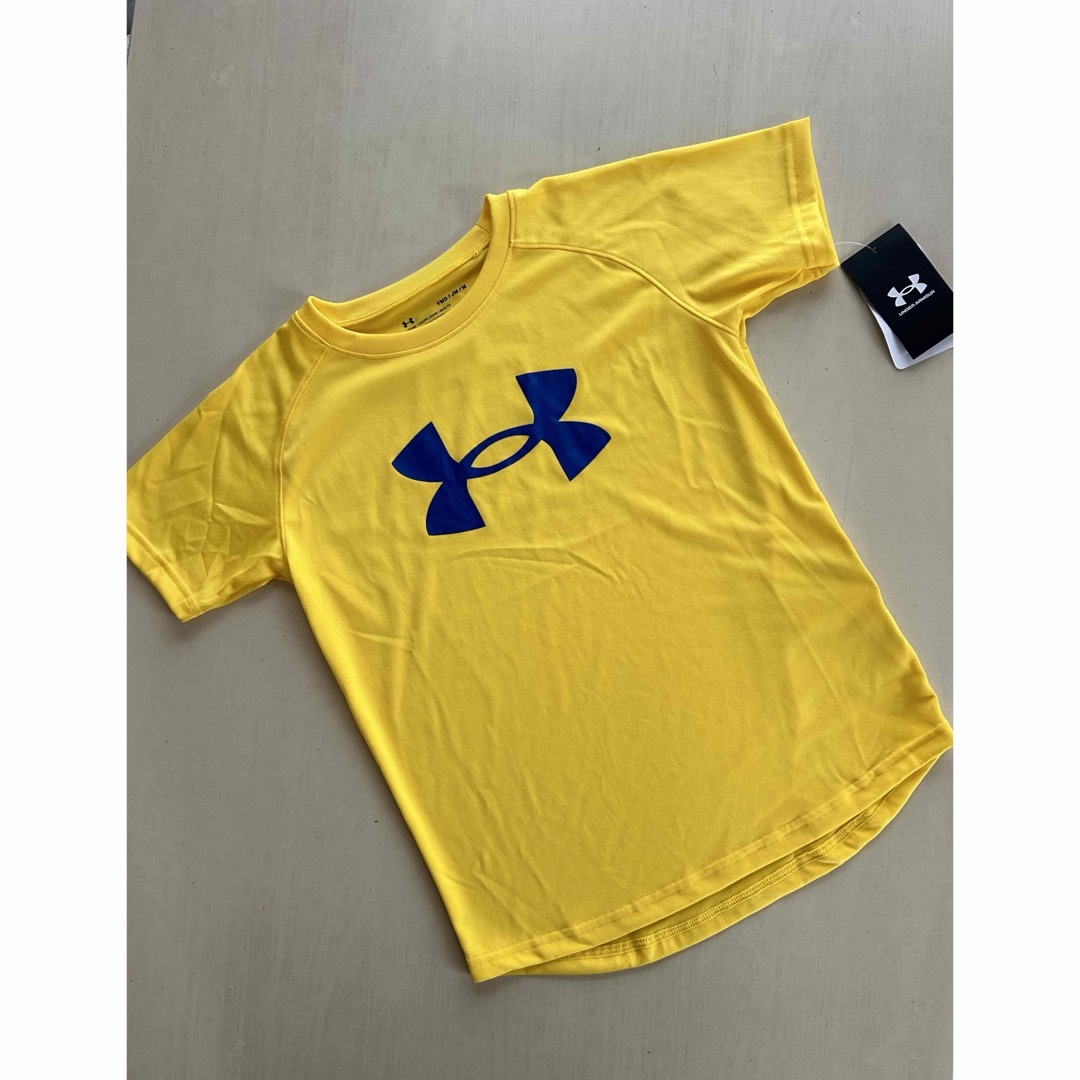 UNDER ARMOUR(アンダーアーマー)の新品タグ付き　140㎝　UNDERARMOURアンダーアーマー　セットアップ キッズ/ベビー/マタニティのキッズ服男の子用(90cm~)(Tシャツ/カットソー)の商品写真