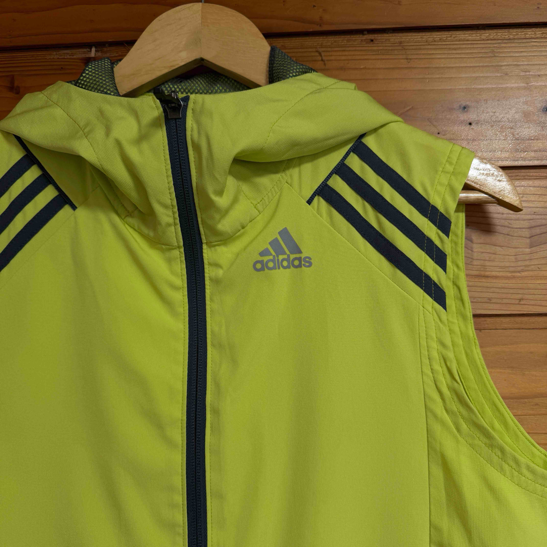 adidas(アディダス)のクロスショート　スリーブジャケット　adidas パーカー メンズのトップス(ベスト)の商品写真