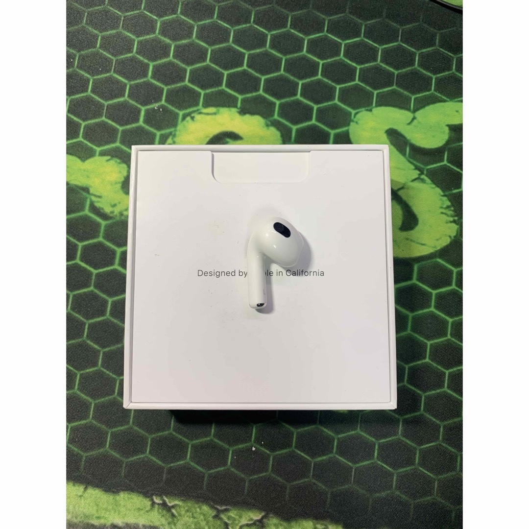 Apple AirPods 第3世代　左側　左耳　左耳 スマホ/家電/カメラのオーディオ機器(ヘッドフォン/イヤフォン)の商品写真