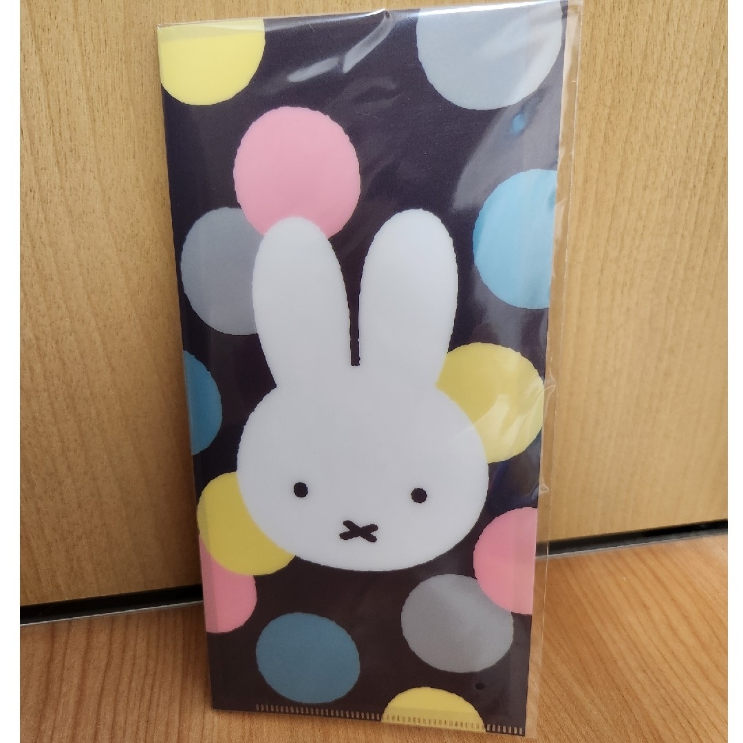 miffy(ミッフィー)の【新品】ミッフィー　ドット柄チケットホルダー エンタメ/ホビーのおもちゃ/ぬいぐるみ(キャラクターグッズ)の商品写真