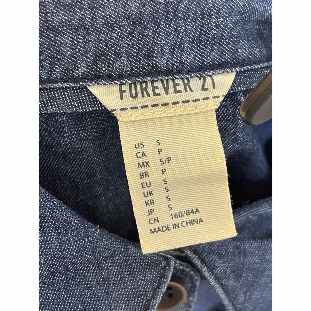 FOREVER 21(フォーエバートゥエンティーワン)のデニムトップス　S レディースのトップス(シャツ/ブラウス(長袖/七分))の商品写真