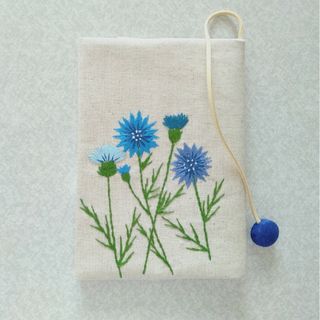 文庫本刺繍のブックカバー　矢車菊(ブックカバー)