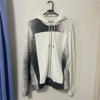 Nissy着用　balenciaga パーカー