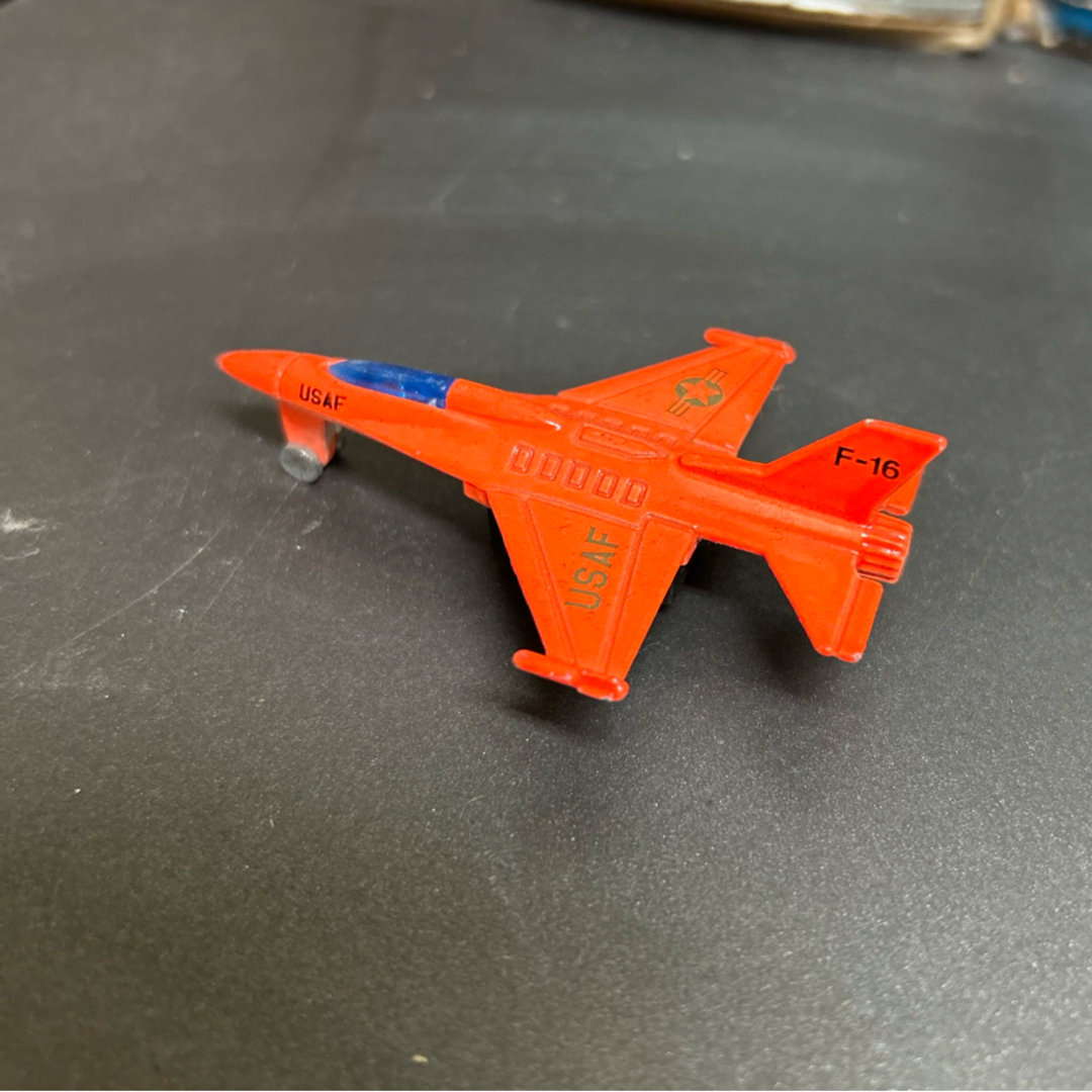おもちゃ　飛行機　USAF F16 エンタメ/ホビーのおもちゃ/ぬいぐるみ(鉄道模型)の商品写真
