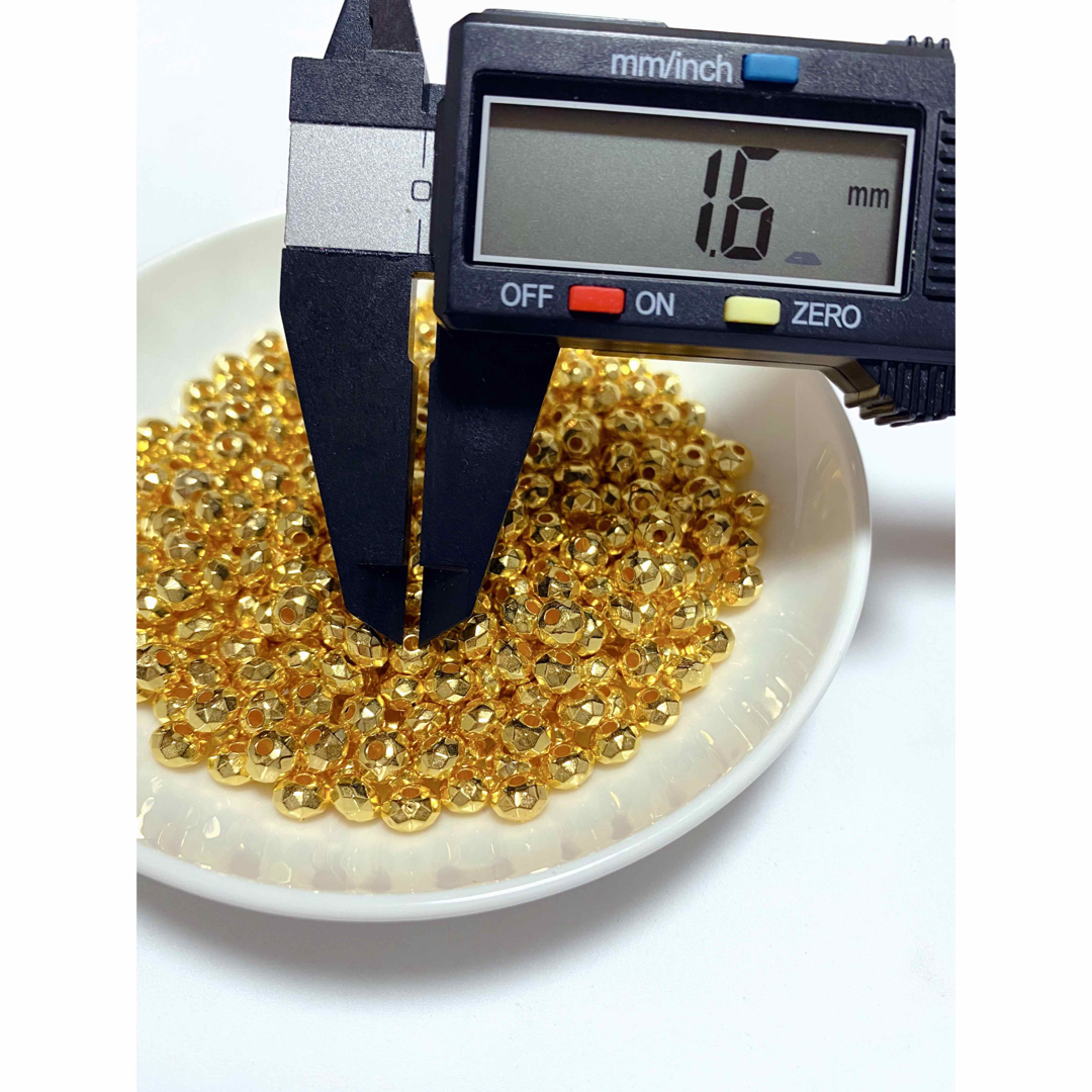 【ビーズパーツ】 6mm×4mmメタルカラービーズ ボタンカット（ゴールド） ハンドメイドの素材/材料(各種パーツ)の商品写真
