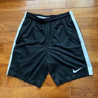 ナイキ(NIKE)のL ナイキ トレーニング パンツ ジップポケット付き 雷デザイン ショートパンツ(その他)