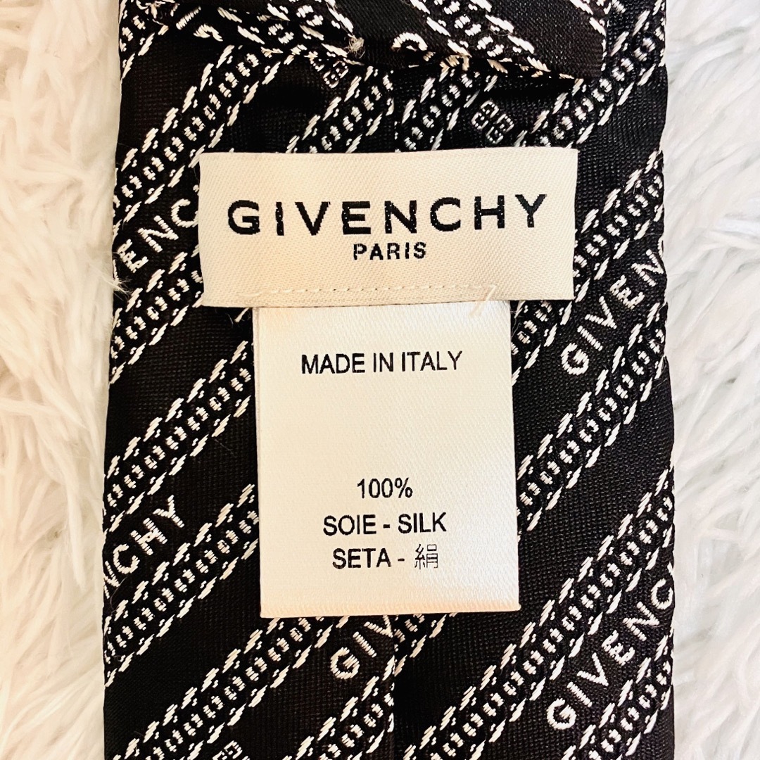 GIVENCHY(ジバンシィ)の美品 ジバンシー ネクタイ ナロータイ ロゴ 総柄 イタリア製 現行 メンズのファッション小物(ネクタイ)の商品写真