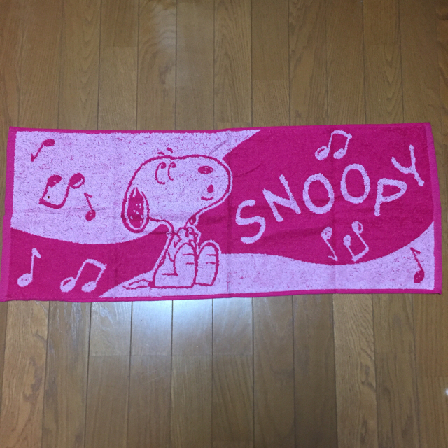 SNOOPY(スヌーピー)のスヌーピータオル 新品  写真時のみ開封 エンタメ/ホビーのアニメグッズ(タオル)の商品写真