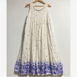 NICE CLAUP - 水彩画のようなレトロなぼかし花柄プリントのふわふわロングフレアワンピース　袖なし