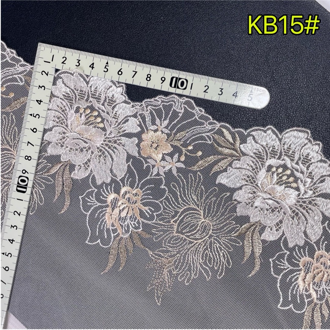 ★新品★KB15#  光沢感　薔薇　刺繍　片山 幅広チュールレース　生地 ハンドメイドの素材/材料(生地/糸)の商品写真