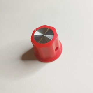 モーグ風ノブ　赤　RED 　19mm x 16mmシャフト幅6.4mm Moog(エフェクター)