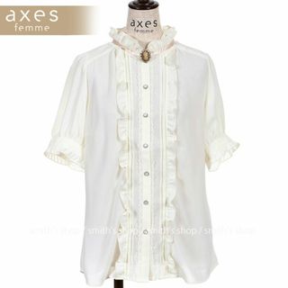 アクシーズファム(axes femme)の【訳あり】axes femme カメオ付アンティークブラウス 白 L(シャツ/ブラウス(半袖/袖なし))