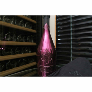 アルマンド ブリニャック レッド ドゥミセック 正規品 シャンパン 布袋付き(シャンパン/スパークリングワイン)
