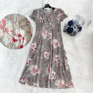 ローラアシュレイ(LAURA ASHLEY)の美品　ローラアシュレイ　花柄ロングワンピース　フレンチスリーブ　7号(ロングワンピース/マキシワンピース)