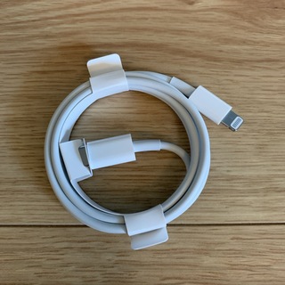 アップル(Apple)の正規品　USB c Lightningケーブル(バッテリー/充電器)