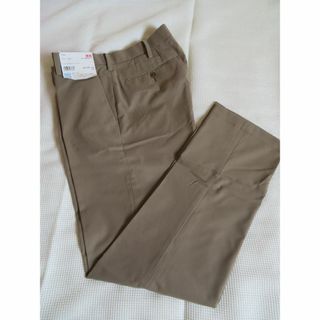 ユニクロ(UNIQLO)の【新品】UNIQLO　　スリムフィットパンツ　BE　Mサイズ(スラックス)