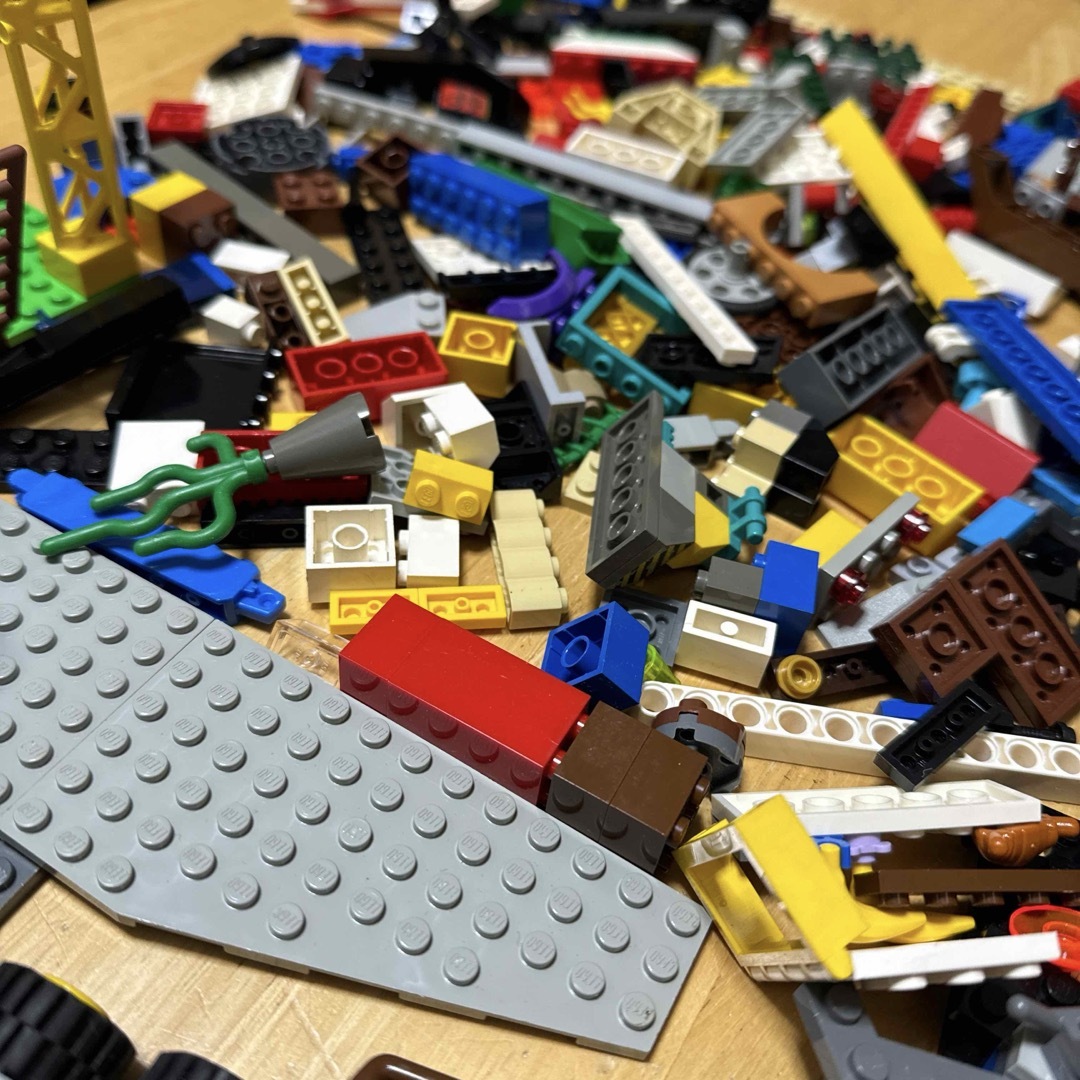 Lego(レゴ)のレゴ（lego）688g！まとめ売り 0.68kg　基本ブロック大量　中古 キッズ/ベビー/マタニティのおもちゃ(知育玩具)の商品写真