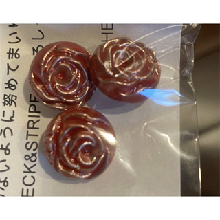 c&s フランスのボタン　rose  バラ　レッド　まとめ売り(各種パーツ)