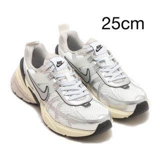 ナイキ(NIKE)の希少完売　NIKE   W V2K RUN  25cm(スニーカー)