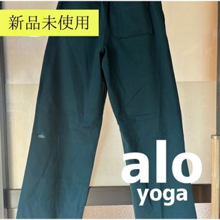 ルルレモン(lululemon)のalo yoga レディースボトムス 新品未使用sサイズ(ワークパンツ/カーゴパンツ)