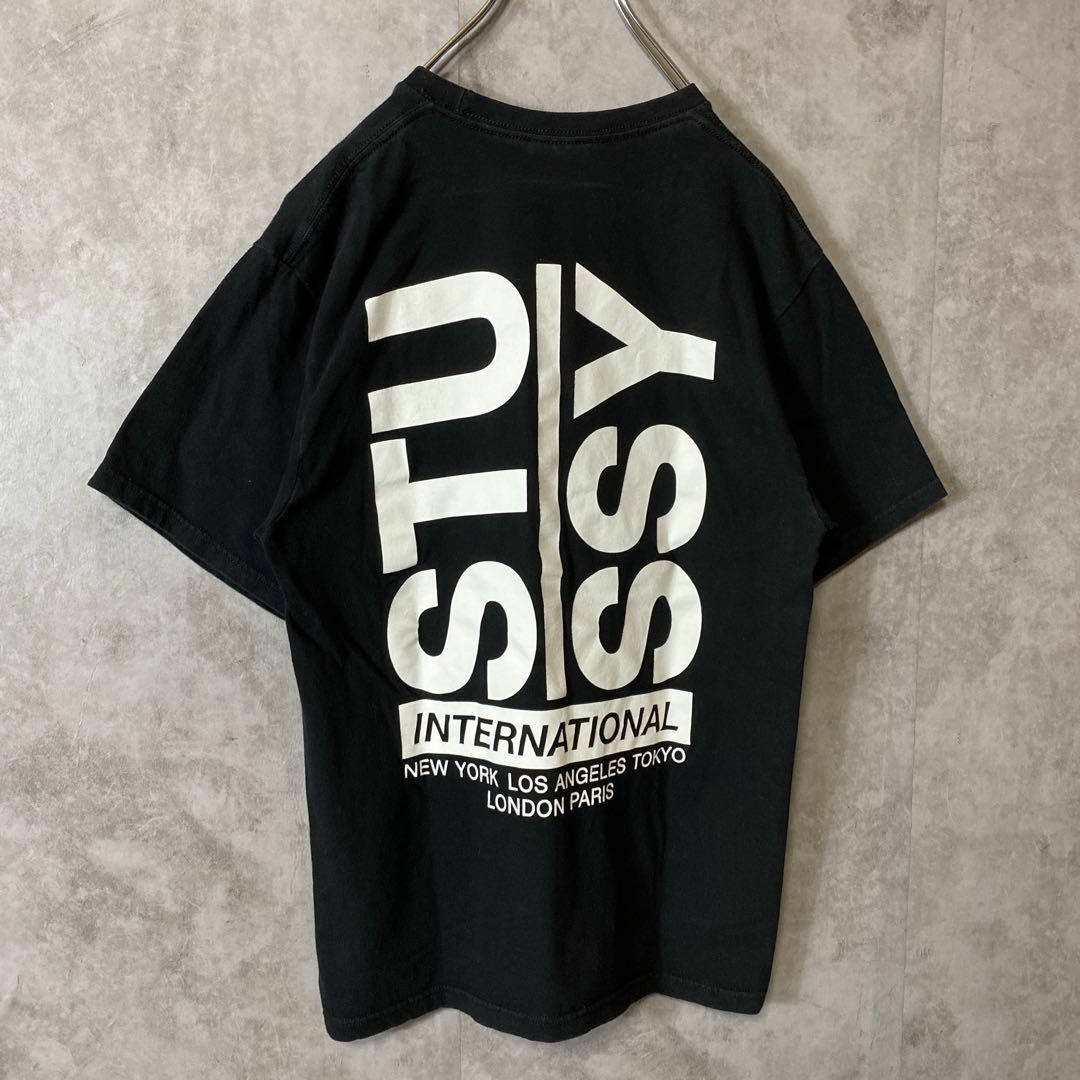 STUSSY(ステューシー)の【背面ビッグロゴプリント】stussy古着Tシャツ黒ブラックMストリート半袖 メンズのトップス(Tシャツ/カットソー(半袖/袖なし))の商品写真