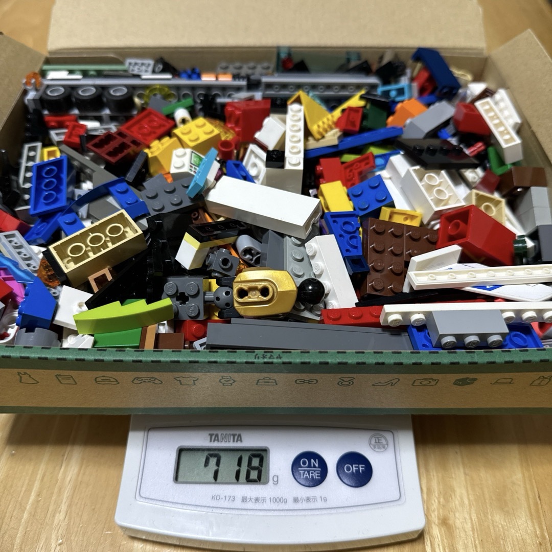 Lego(レゴ)のレゴ（lego）718g！まとめ売り 0.71kg　基本ブロック大量　中古 キッズ/ベビー/マタニティのおもちゃ(知育玩具)の商品写真