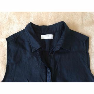 ユニクロ(UNIQLO)のUNIQLO ノースリーブ　ブラウス　シャツ　麻１００％　Sサイズ　レディース(シャツ/ブラウス(半袖/袖なし))