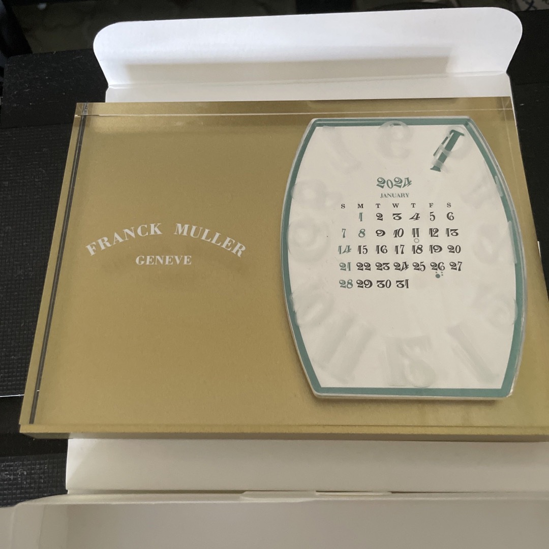 FRANCK MULLER(フランクミュラー)の非売品　フランクミュラー　2024　卓上カレンダー　ノベルティ　おまけ付き エンタメ/ホビーのコレクション(ノベルティグッズ)の商品写真