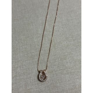 【再入荷】ホースシュー　おしゃれ　アクセサリー　ローズゴールド　馬蹄ネックレス(ネックレス)