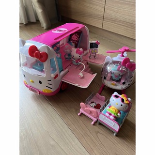 女の子　おもちゃ　hello kitty 救急車セット(電車のおもちゃ/車)