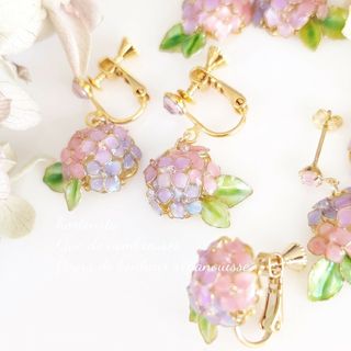 揺れる紫陽花てまり❀ストーン付ネジバネ式イヤリング(イヤリング)