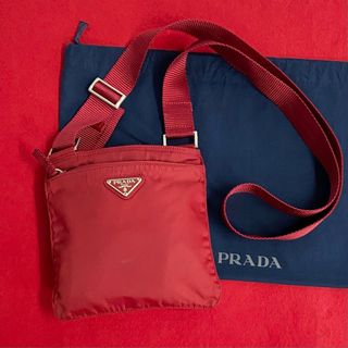 プラダ(PRADA)の極 美品 希少品 PRADA プラダ 三角ロゴ 金具 ナイロン ミニ ショルダーバッグ ポシェット サコッシュ クロスボディバッグ レッド 赤 30233(ショルダーバッグ)