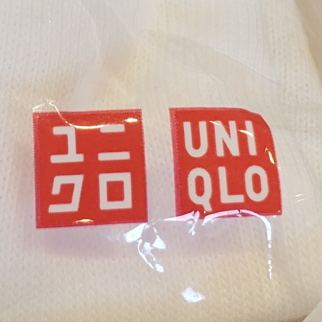 UNIQLO(ユニクロ)のUNIQLO Vネック半袖Tシャツ Mサイズ  ホワイト メンズのトップス(Tシャツ/カットソー(半袖/袖なし))の商品写真