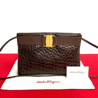 サルヴァトーレフェラガモ(Salvatore Ferragamo)のほぼ未使用 Salvatore Ferragamo サルヴァトーレフェラガモ ヴァラリボン 金具 レザー ショルダーバッグ ポシェット ブラウン 41413(ショルダーバッグ)