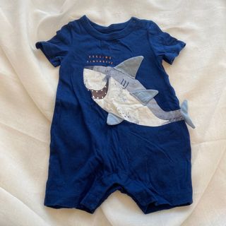 ベビーギャップ(babyGAP)のbabyGAP 半袖ロンパース　鮫柄(ロンパース)