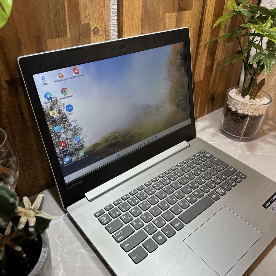 Lenovo(レノボ)のLenovo Ideapad 330☘️i5第8世代☘️SSD256G☘️メ8G スマホ/家電/カメラのPC/タブレット(ノートPC)の商品写真