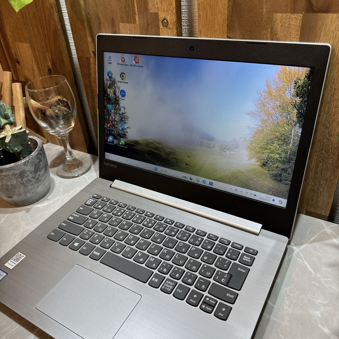 Lenovo(レノボ)のLenovo Ideapad 330☘️i5第8世代☘️SSD256G☘️メ8G スマホ/家電/カメラのPC/タブレット(ノートPC)の商品写真