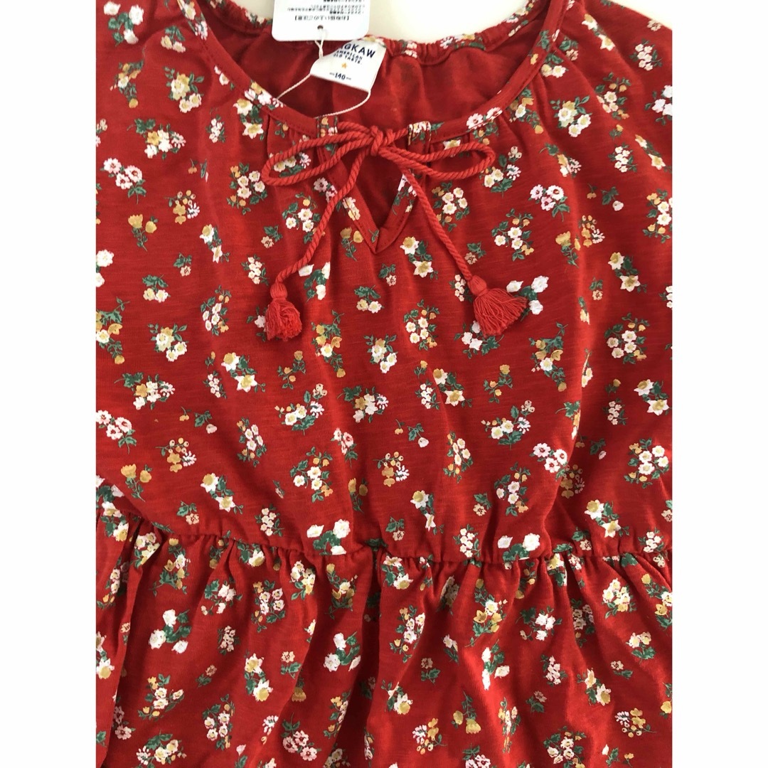 小花柄チュニック　140センチ キッズ/ベビー/マタニティのキッズ服女の子用(90cm~)(Tシャツ/カットソー)の商品写真