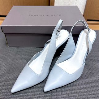 チャールズアンドキース(Charles and Keith)の【ほぼ新品】チャールズアンドキース ポインテッドトゥパンプス ライトブルー(ハイヒール/パンプス)